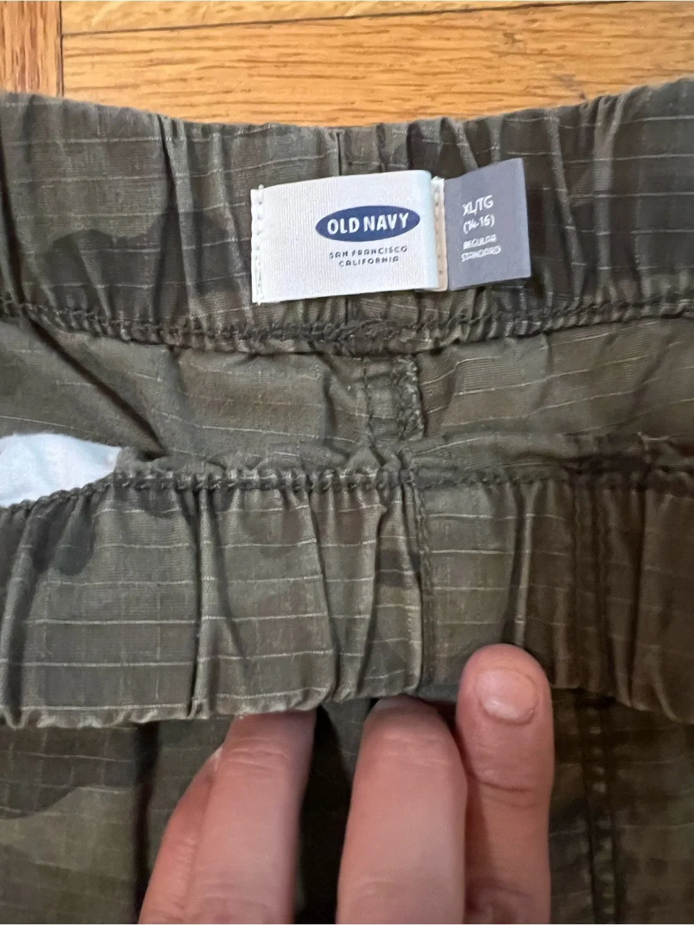 Trendy not Spendy Old Navy Camo Cargo Shorts in size Large (14/16)